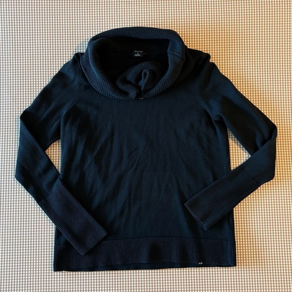 Oakley Women’s black knit sweater. Size small - Picture 8 of 15